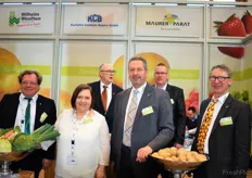 Das Team der Firma Maurer Parat mit dem Geschäftsführer Ludwig Hartmann in Mitte.