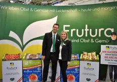 Matthias Czerwinka und Kerstin Kornberger vor dem Stand der Frutura Handelsgesellschaft.