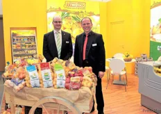 Erik Richter und Marko Wunderlich, stellvertetender Vorstandsvorsitzender auf dem freundlichen Stand der Friweika eG mit seinen Zwiebeln und Kartoffeln aus Sachsen.