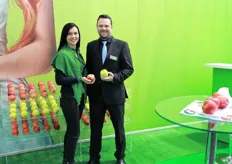 Sabrina Pfeifer und Roland Rosenzopf, Sales Manager der EVA Handels GmbH.