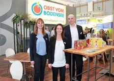 Melanie Klett, Esther Dworak und Johannes von Eerde, Geschäftsführer der Obst vom Bodensee Vertriebs GmbH