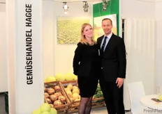 Katharina Terchova und Peter Hagge vom Gemüsehandel Hagge stehen auch dieses Jahr wieder mit ihrem Kohl auf der Messe
