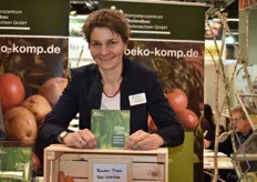 Carolin Grieshop am Stand des niedersächsischen Kompetenzzentrums ökolandbau. Das Zentrum forscht u.a. die Wirkung des Kompostes auf verschiedenen Bodentypen und Anbauverfahren.