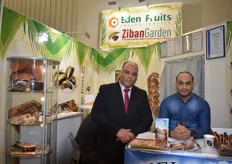 Die Geschäftsführung der Firma Eden Fruit: das Unternehmen bringt jährlich große Mengen Bio-Datteln aus Algerien auf den deutschen Markt.