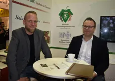 Geschäftsführer Gerhard Vötsch der steirischen Beerengenossenschaft im Gespräch mit einem Fachbesucher