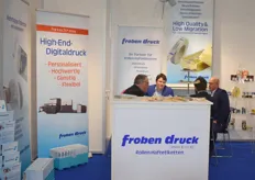 Am Stand der Froben Druck GmbH & Co. KG.