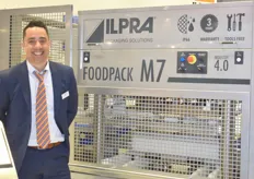 Niels Scheffler zeigt die Foodpack M7, eine der bedeutendsten Anlagen des niederländischen Maschinenbaus Ilpra B.V.
