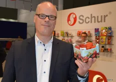 Volker Klein der Firma Schur zeigte die neulich entwickelte Erdbeerschalen.