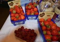 Frische Erdbeeren aus eigenem Anbau auf dem Stand der Levenig GmbH.