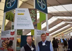 Das Team des Bayer-Konzerns: Hermann Beestermöller und Volkmar Wächter. Das neue Fungizid Emesto wurde neulich zugelassen und wird ab 2019 auch in Deutschland vermarktet.