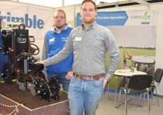 Carsten Schlangen und Florian Bödeker der Firma Vantage zeigen den Veris iScan.