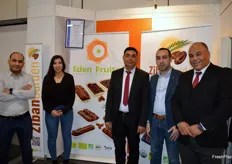 Djename Zine Eddine, Rym Elhettak, Mahmoud Nougti, Mohamed Ali Benghezal und Boussnina Messaoud am Stand von Eden Fruits und Ziban Garden. Die Firma möchte in diesem Jahr mehr Bio-Datteln in die USA exportieren.