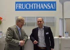 Wolfgangt Praetorius und Daniel Grümmer am Stand der Fruchthansa GmbH.