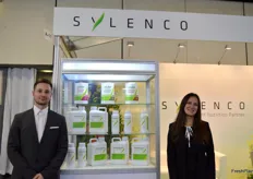 Ilja Miller und Diana Iacobescu vom Start-up Sylenco. Die Firma präsentiert ihre Syleaf-Linie von ganzjährigen Düngemitteln für Obst und Gemüse.