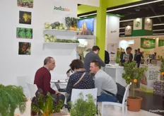 Jonica Bio ist ein italienischer Großhandel und liefert ein buntes Sortiment an Gemüseprodukten.