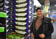 Halil Yavuz mit seiner Eigenmarke für Fruchtgemüse, die er 12 Monate im Jahr zur Verfügung hat.