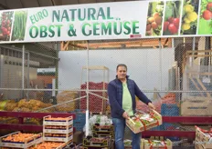 Am Stand der Euro-Natural GmbH Großhandel für Obst steht Inhaber Haydar Kahraman gerne für ein Gespräch zur Verfügung.