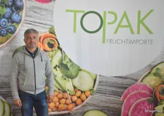 Mustafa Topak ist der stolze Geschäftsführer des gleichnamigen Familienunternehmens. Die Firma wird bald ins ehemalige Firmengebäude von Greenyard ziehen wo ca. 6.000 m² Fläche zur Verfügung steht.