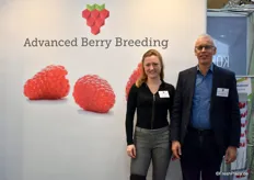 Ayla Voets und Wim Aalbersberg von Advanced Berry Breeding.