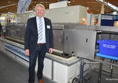 Gerhard Frisch von Mefus & Frisch zeigt den Eiswasser-Durchlaufkühler für Spargel. Das Unternehmen gehört zu den führenden Spezialisten in Sachen Spargelkühlung.