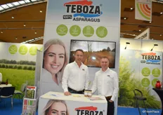 Will Teeuwen und Roger Lenders des niederländischen Unternehmens Teboza BV. Die Firma vertreibt sowohl frischen Spargel aus eigenem Anbau als auch Spargeljungpflanzen. "Wir sehen ein großes Wachstumspotenzial für Grünspargel sowie violetten Spargel. Ich gehe davon aus, dass wir mit diesen Produktinnovationen für die Zukunft gerüstet sind und auch die jüngere Generation für das Produkt gewinnen können."