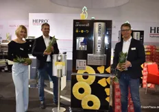 Hepro GmbH war ein Jahr nach der erstmaligen Präsentation erneut vor Ort um die Pina To Go - Ananasschäl und -Schneidemaschine zu demonstrieren. Das Verfahren findet guten Anklang im In- und Ausland. Im Bild: Mareen Protte, Christoph Wolter und Jens Frommann.