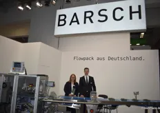 Nadine Barsch und Frank Lindenstruth vertreten die Firma Barsch GmbH. Die bereits bestehende Flowpack-Linie wurde nun auf Kräuter zugeschnitten. Unterschiedliche Kräutersorten werden in der gewünschten Einheit (5g bis 1kg) verpackt und gleichzeitig etikettiert. 