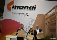 Mondi ist ein österreichischer Lieferant von innovativen Verpackungsmaterialen. Neuestes Markenzeichen des Unternehmens ist die sogenannte 'Powerflute', eine nachhaltige Welle für die Innenseite von Pappkisten, erläutert Marketingleiter Michael Schwarz (links im Bild).