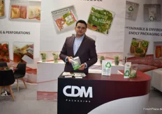 Jakub Wojtczak ist Ansprechpartner des polnischen Unternehmens CDM. Der Verpackungsanbieter präsentierte u.a. Plastiktüten aus Kartoffelstärke, welche bereits bei Großhändlern und Abpackbetrieben in Deutschland verwendet werden.