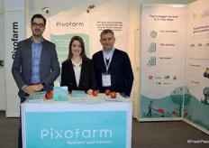 Die Firma Pixofam nutzt künstliche Intelligenz und Bildbearbeitunstechnologie um per App Erntevorhersagen zu treffen. Am Messestand waren Farid Edrisian, Federica Succio und Oreste d’Ambrosio.