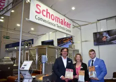 Am Stand der Firma Schomaker: Frank Lutzer und Sandra Schomaker mit Twan van Gent von GKS.