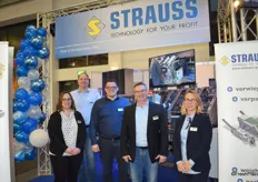 Die Firma Strauss mit dem Messeteam: Lydia Nobis, Marco Jongma, Matthias Kinzel, Michael Fuchs und Magdalena Strauss. Das Unternehmen feiert in diesem Jahr das 75-jährige Bestehen. 