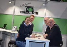 Sabrina Fischer und Bertram Schuster (Schuster GmbH ) zusammen mit den niederländischen Partnern Eric van der Zwet und Ton Besselink  (Besselink Group BV).