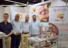 Das Team um Geschäftsführer Messaoud Bousnina (2. von links) und Mohammed Ali Benghezal (2. von rechts) der Eden Fruits Gmbh und von Ziban Garden.