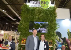 AgriBio ist ein spanisches Handelsunternehmen, welches sich hauptsächlich der Vermarktung von Bio-Obst und -Gemüse widmet. Seit knapp einem Jahr verfügt das Unternehmen ebenfalls über eine GmbH in Düsseldorf. Im Bild: Martijn van der Maarel und Manuel Mendoza.