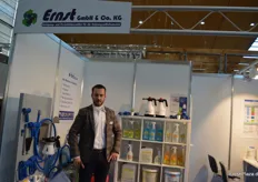 Ernst GmbH & Co KG stellte erstmalig in Karlsruhe aus. Das Unternehmen entwickelt innovative Hygienekonzepte für die Fleischindustrie und hat seine Aktivitäten jetzt auch auf den Spargelsektor ausgeweitet. Vertrieben werden hauptsächlich Geräte zur Reinigung von Spargelschälmaschinen, so Martin Ernst. 