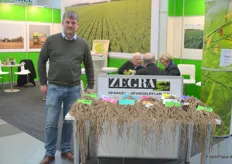 Alexander Willemsen von Zegra. Das Unternehmen mit Sitz im deutsch-niederländischen Grenzgebiet betreibt sowohl eine Jungpflanzenvermehrung als auch den Anbau von frischem Spargel. 