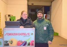 Katharina Weidinger von der Scherzer Gemüse GmbH und Dominik Kitschke, Gruppenleiter der Marktaufsicht