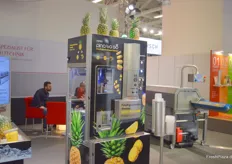 Die inzwischen etablierte Ananasschälmaschine Pina-to-Go stand am Hepro-Stand besonders im Mittelpunkt.