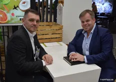 Christof Strozyk (l) des luxemburgischen Unternehmens Grosbusch im Gespräch mit Matthias Eggemann von Fresh Connection GmbH aus Hamburg.