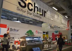 Auch Schur Systems war mit einer großen Standfläche vertreten. Es wurden mehrere innovative Verpackungssysteme präsentiert und demonstriert.