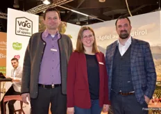 Werner Castiglioni, Carmen Sigmund und Hannes Tauber vom Verband der Südtiroler Obstgenossenschaften (VOG)