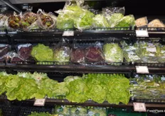 Die ersten heimischen Salate treffen nun sukzessive auf den Markt. 