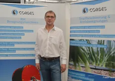 Axel Lüneborg von Cordes. Das Unternehmen bietet ein breites Spektrum an Beregnungs- und Bewässerungssystemen von Regenmaschinen, über Aggregate, Rohre bis hin zur Tropfbewässerung.