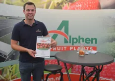 Remko Riemslag von Van Alphen Pflanzen präsentierte unter anderem die neue späte Erdbeersorte Cadenza. Im nächsten Jahr wird es die ersten vermarktungsfähigen Erträge dieser Sorte geben.