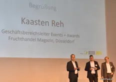 Die Moderatoren der einzelnen Veranstalter auf der Bühne: Kaasten Reh (Fruchthandel Magazine), David Hintzen (GS1) und Hans-Christoph Behr (AMI)