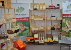 Der polnische Vermarkter Lubianki steht in direkter Konkurrenz mit Fudo und vertreibt ebenfalls Holzschliffschalen