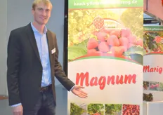 Constantin Kaack der gleichnamigen Firma befasst sich mit der Vermehrung von Weichobst. Die Erdbeersorte Magnum wurde dieses Jahr erstmalig vermehrt und das bisherige Feedback ist äusserst positiv, so Herr Kaack. Die Magnum ist eine frühe Sorte und wird im Mai-Juni geerntet.