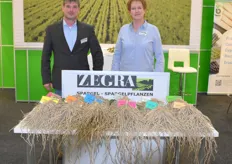 Alexander Willemsen und Frau C. Jakobs des Unternehmens Zegra vermarkten unter anderem Jungpflanzen von den modernen Bejo-Spargelsorten.