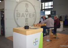 Kundengespräch auf dem Stand von Bayer Crop Science